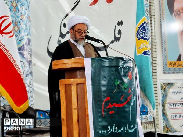 اقامه نمازجمعه با حضور فرهنگیان و دانش‌آموزان در گلوگاه