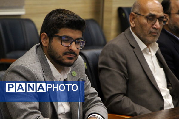 نشست ستاد ساماندهی امور جوانان استان یزد به ریاست استاندار  یزد