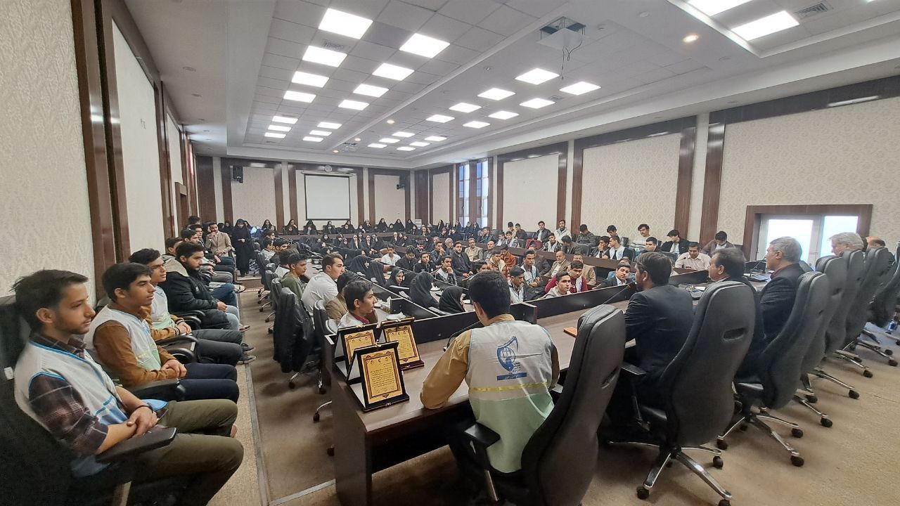 همایش تجلیل از عوامل سیزدهمین دوره نمایشگاه های مدرسه انقلاب