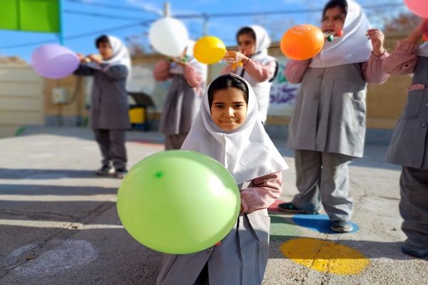 آزمایش ساخت ماشین بادکنکی در دبستان شاهد نرگس جاجرم