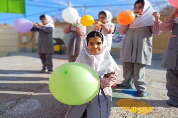 آزمایش ساخت ماشین بادکنکی در دبستان شاهد نرگس جاجرم