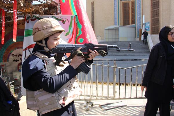 نمایشگاه هفته دفاع مقدس لاله‌های روشن در تبریز 