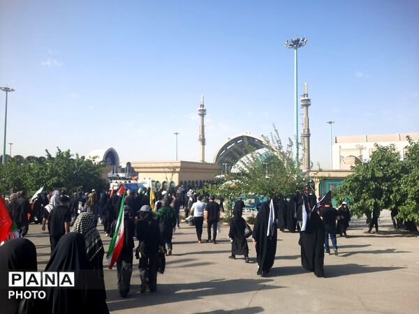 اولین روز وداع با شکوه با رهبر شهید و خانواده بزرگوارشان 