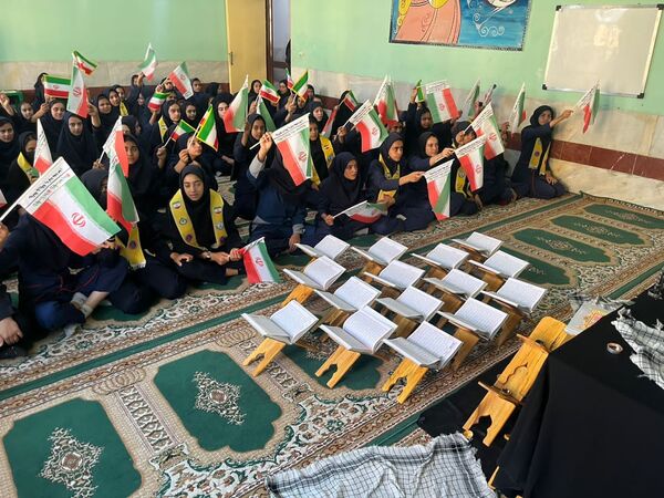 مراسم شهادت سیدحسن‌نصرالله در دبیرستان عشایری سیرجان 