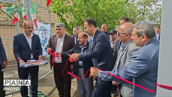 آیین افتتاح یک باشگاه مجهز بدنسازی و دو زمین چمن مصنوعی در شهرستان ساوجبلاغ 