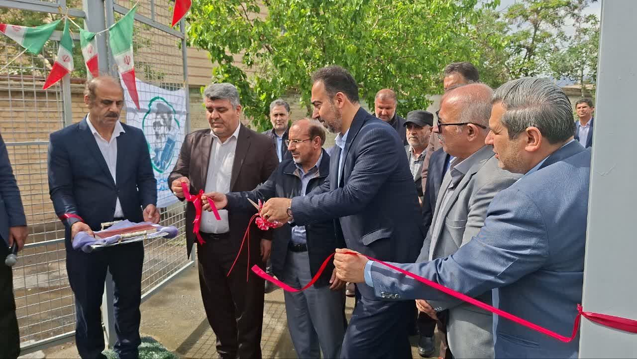 آیین افتتاح یک باشگاه مجهز بدنسازی و دو زمین چمن مصنوعی در شهرستان ساوجبلاغ 