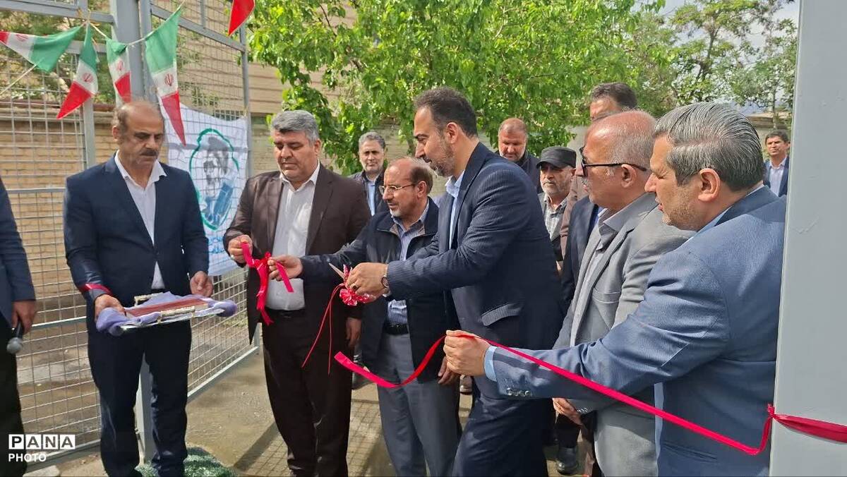 آیین افتتاح یک باشگاه مجهز بدنسازی و دو زمین چمن مصنوعی در شهرستان ساوجبلاغ 