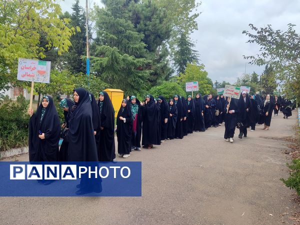 بازدید دانش‌آموزان حاضر در مسابقات قرآن از اماکن تاریخی و طبیعی ساری 