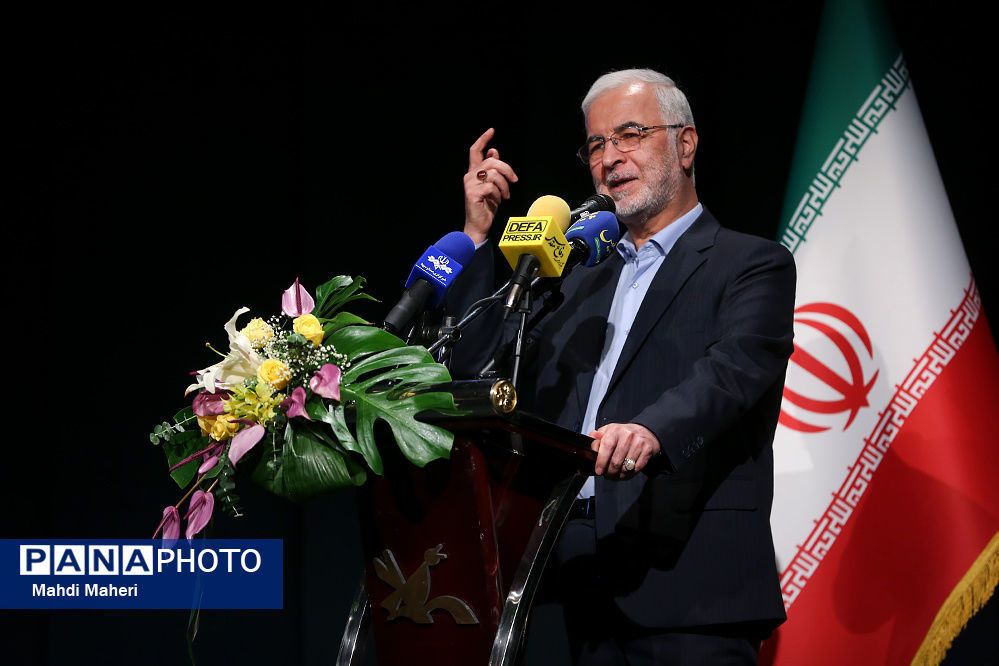 مؤمنی: نصب پنل خورشیدی در تمام مدارس جدید الزامی خواهد بود