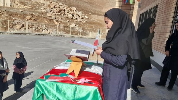 زنگ انقلاب در مدرسه فاروق منصور عباسی شهرستان اردل