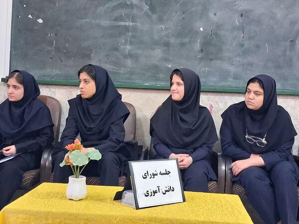 جلسه شورای دانش آموزی فاطمیه؛ از پیشنهاد تا اجرا
