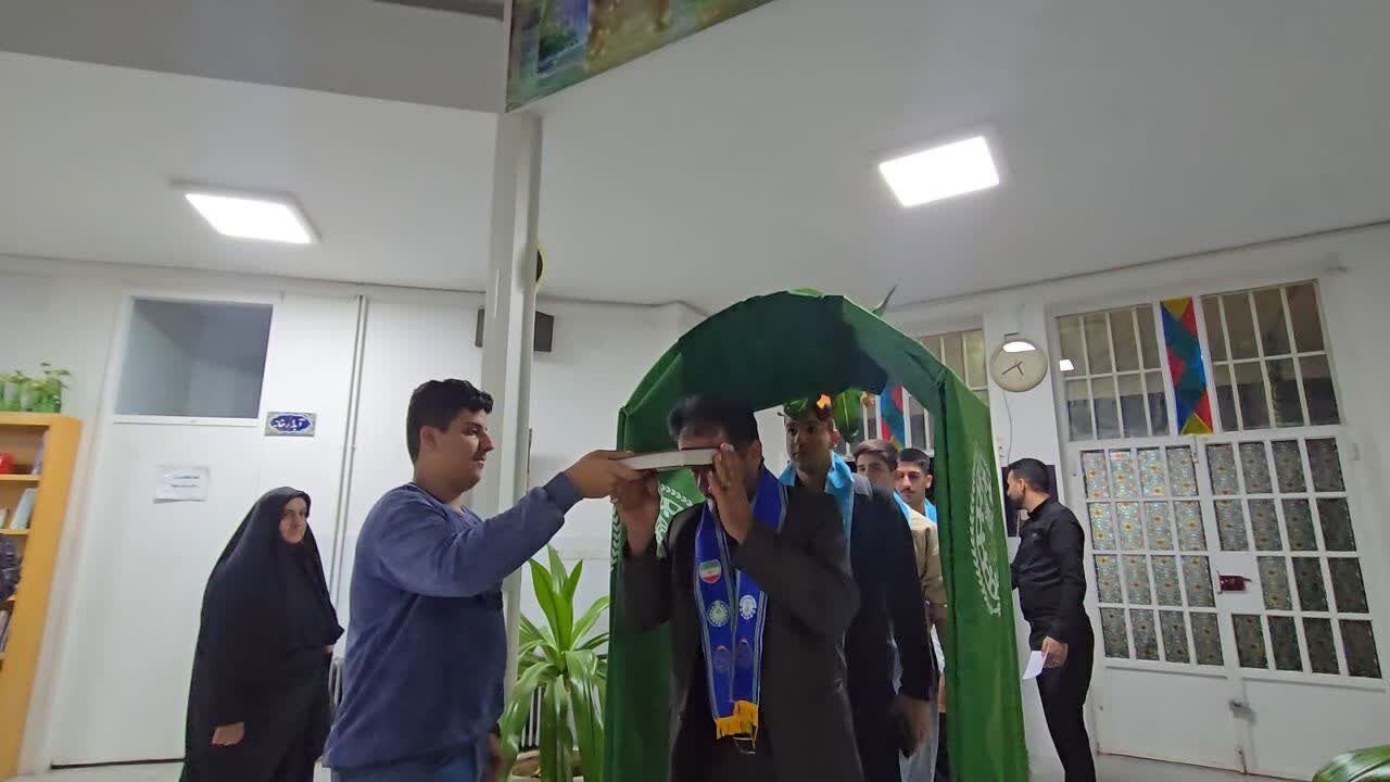 آئین بدرقه یزد از دانش‌آموزان عازم سرزمین وحی
