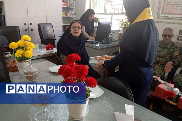 نیرویی خستگی ناپذیر که گام‌هایش همیشه محکم و استوار است 