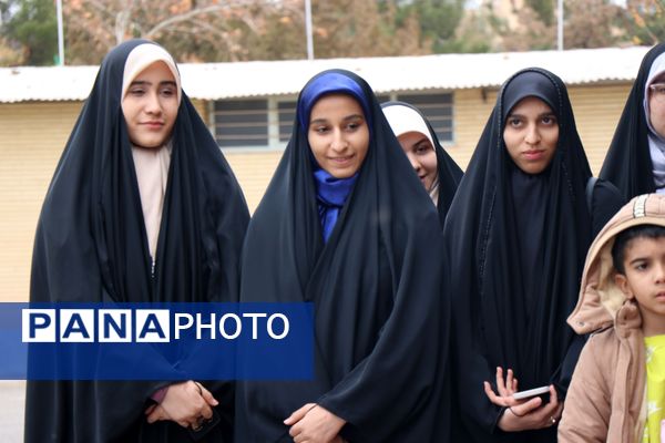 آیین بدرقه کاروان حج عمره‌ دانش‌آموزان دختر استان مرکزی