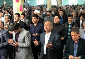 حضور پرشور فرهنگیان چناران در نماز جمعه 