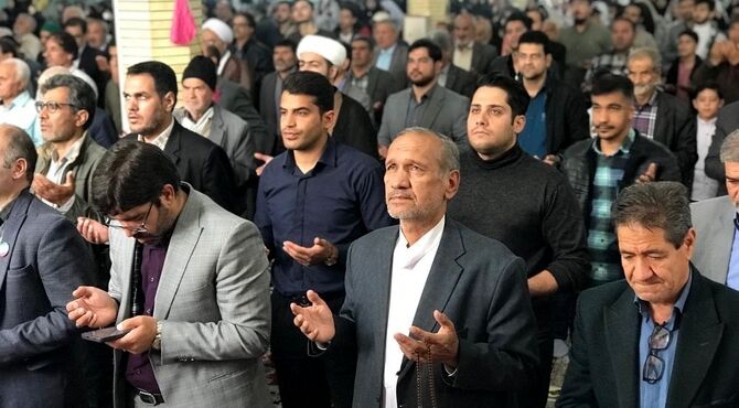 حضور پرشور فرهنگیان چناران در نماز جمعه 