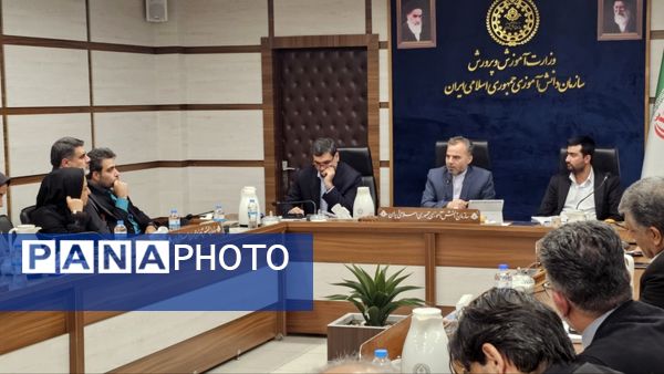 جلسه حوزه پرورشی گلستان با حضور معاونان و مدیران کل وزارت آموزش و پرورش
