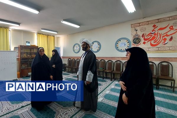 بازدید سرپرست معاونت پرورشی اداره آموزش و پرورش کهریزک از دبیرستان زنده‌یاد الهام شریعت