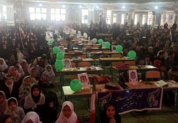 اجتماع عظیم دانش آموزان استان چهارمحال و بختیاری به مناسبت اربعین امام امت و شهدای میناب