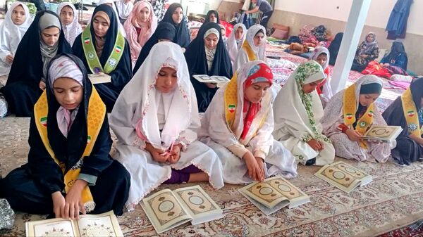 اعتکاف دانش‌آموزی در مسجد امام حسین(ع) روستای تپه‌گجی منطقه بیرانوند 