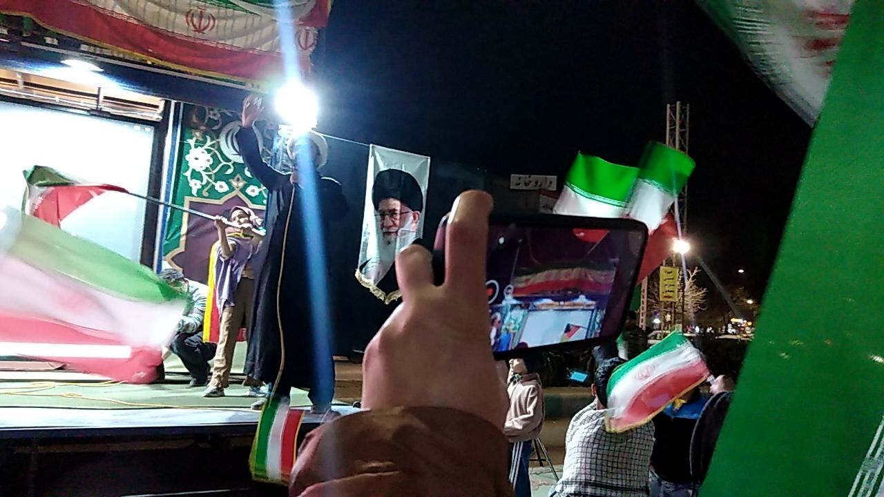 خون می‌دهیم ولی خاک هرگز