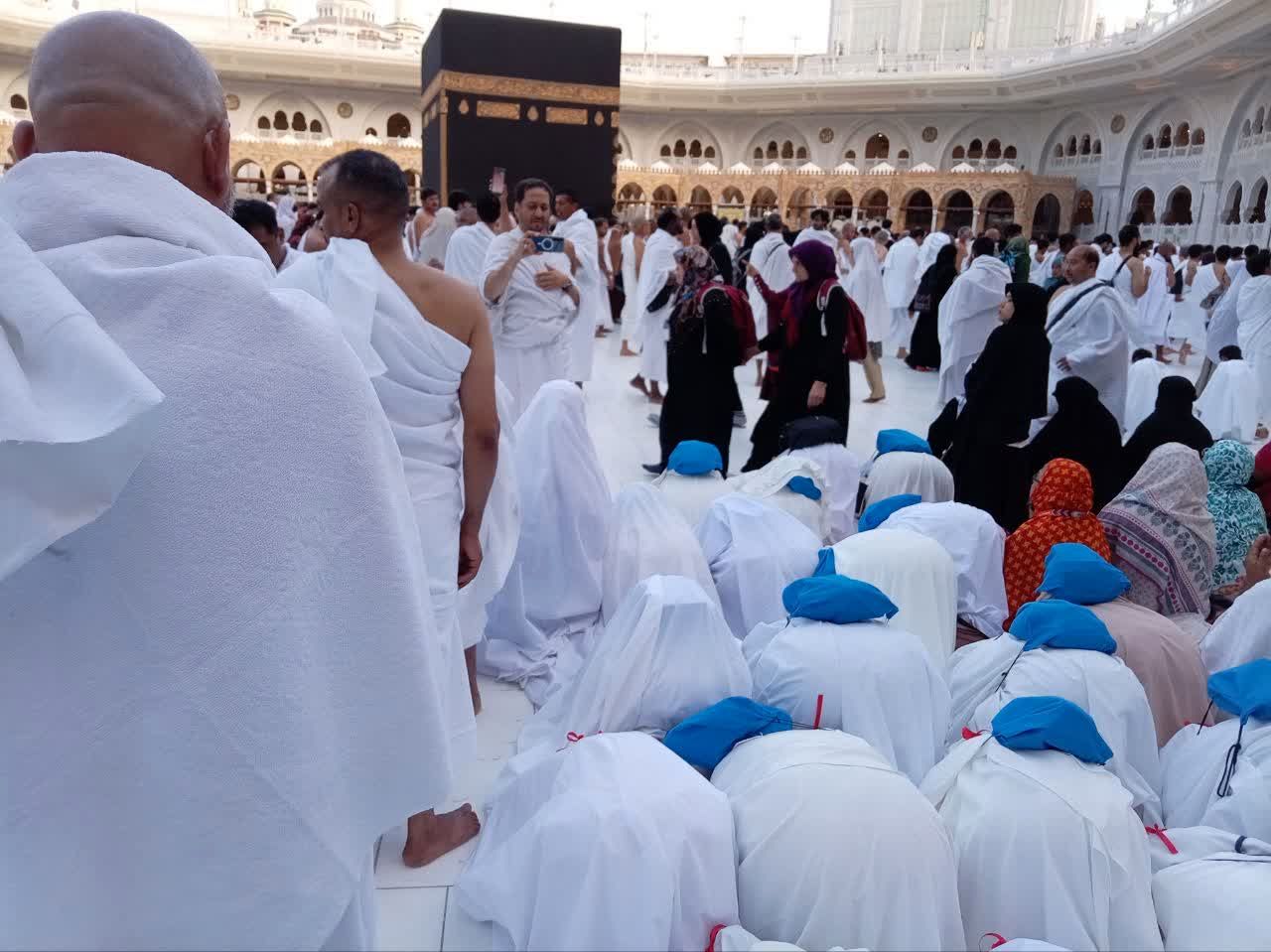 نخستین دیدار معنوی دانش‌آموزان دختر اعزامی به حج عمره با خانه خدا