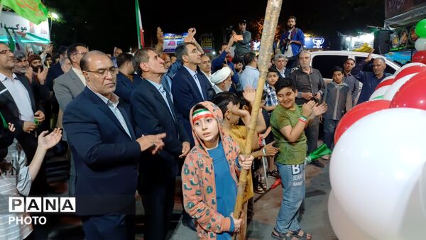 حضور دانش‌آموزان مدرسه دخترانه ریحانه در جشن عید غدیرخم