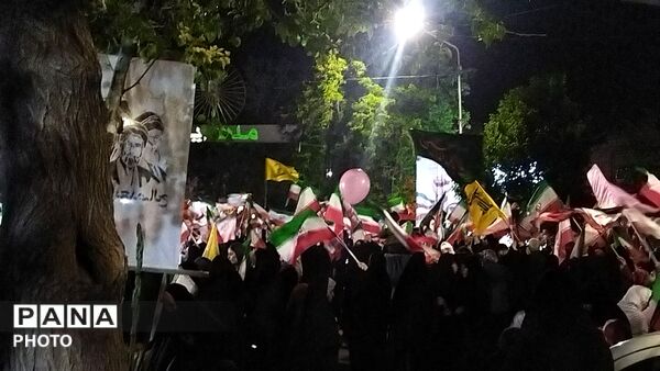 دختران نیشابوری در صف اول تجمعات-۱