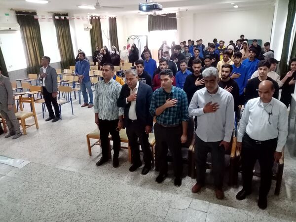 جشن تقدیر از دانش‌آموزان برتر دبیرستان علی‌سایانی فین