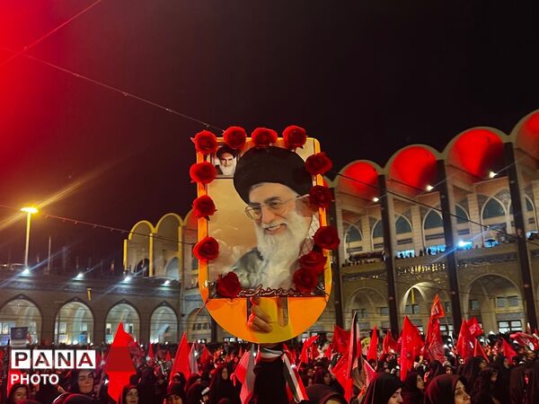 وداع حماسی مردم با شهدای وطن در مصلای تهران