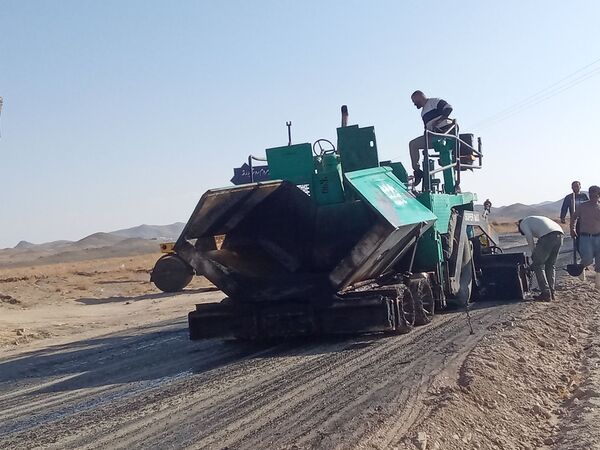 آغاز عملیات آسفالت ریزی در روستای درخت سنجد 