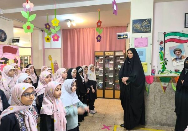 بازدید از نمایشگاه ماها در روز بعثت پیامبر اکرم (ص)