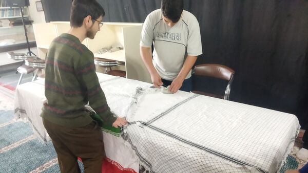 آماده‌سازی نمازخانه دبیرستان شاهد برای استقبال از شهید گمنام