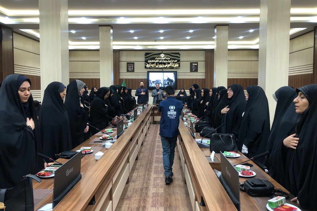 تجلیل از معاونین پرورشی در ناحیه دو شهرری 