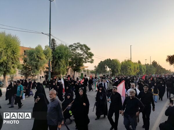 تشیع باشکوه رهبر شهید به همراه خانواده در مسجد مقدس جمکران