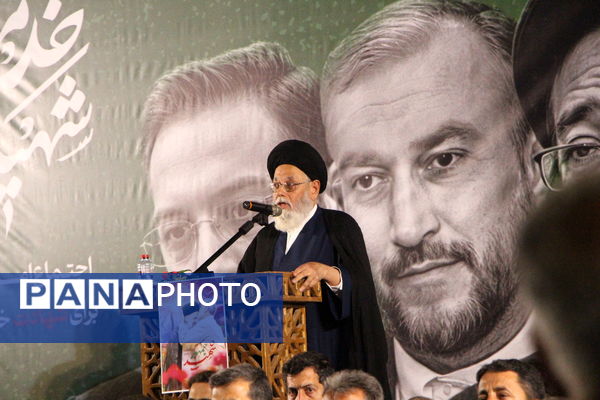 اجتماع مردم یزد در سوگ سیدالشهدای خدمت