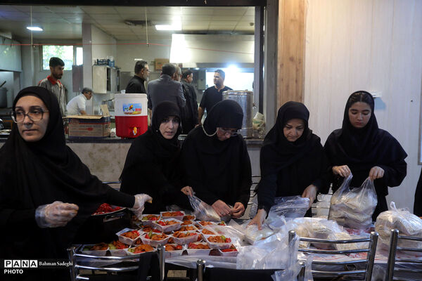 بازدید رئیس دانشگاه فرهنگیان از موکب‌های پذیرای زائرین
