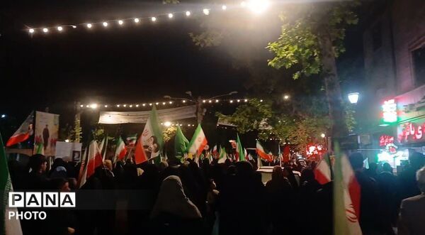 حضور مردم کرج در پنجاه و هفتمین شب بیعت با رهبری 
