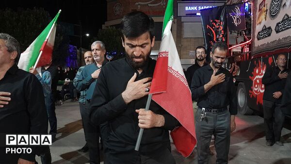 نیشابور در سوگ؛ حضور پرشور مردم در مسجد جامع برای شب چهارم محرم