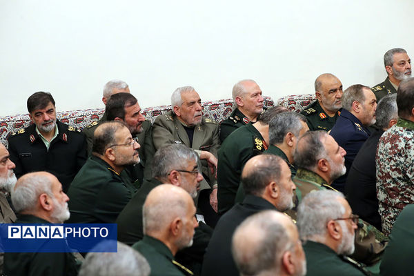 دیدار جمعی از فرماندهان نیروهای مسلح با رهبر انقلاب