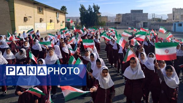جشن باشکوه دهه فجر و پاسداشت پرچم جمهوری اسلامی در دبستان استقلال حاجی‌آباد