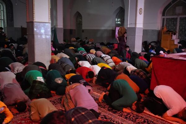  حس و حال معنوی دانش آموزان شرکت کننده در اعتکاف دانش آموزی مسجد مصلی طوقچی اصفهان