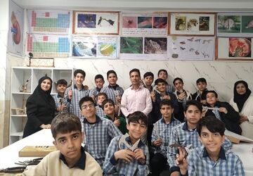 نمایشگاه کارآفرینی پژوهشسرای جوان شهریار در مدرسه شهیدان هاشمی شهریار