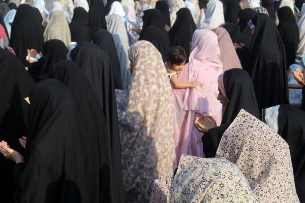 بندرعباسی‌ها توفیق یک ماه عبادت را در نماز عید فطر به شکرانه نشستند