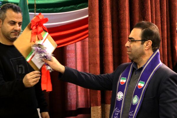 طنین‌انداز شدن زنگ انقلاب در دبیرستان فاطمه پزشکی ناحیه ۴ کرج