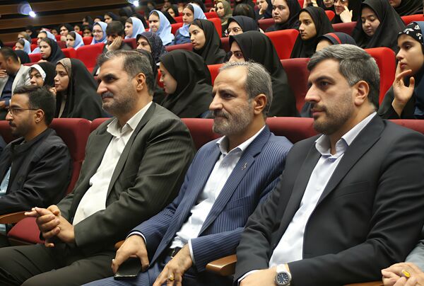 دومین روز از آیین تجلیل از برگزیدگان چهل و دومین دوره مسابقات فرهنگی و هنری دانش‌آموزان شهر تهران
