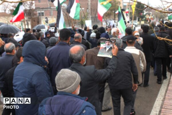حضور شجاعانه چترودی‌ها در روز بارانی قدس