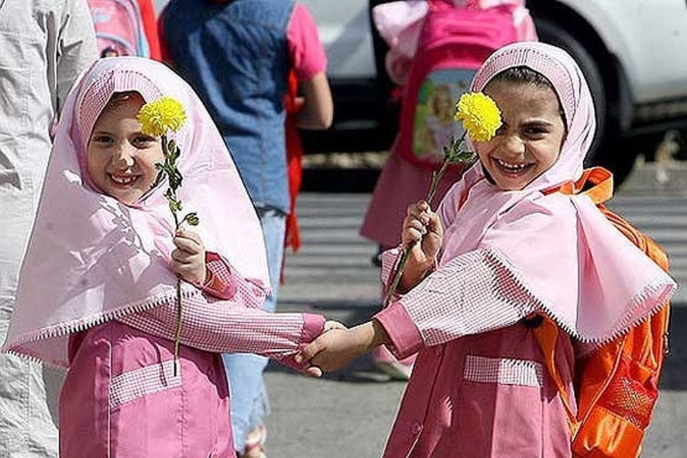 طرح «در آغوش مدرسه» با هدف استقبال از دانش‌آموزان ورودی پایه اول در ورامین اجرا می‌شود