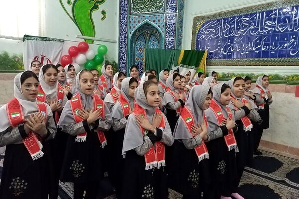 جشن پیروری انقلاب اسلامی در دبستان شهید آقچه‌لو رباط‌کریم