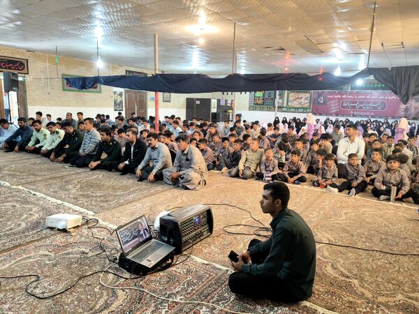 جشن آغاز سال تحصیلی و گرامیداشت هفته دفاع مقدس در حسینیه سیدالشهداء روستای مزرعه شهید بهشتی